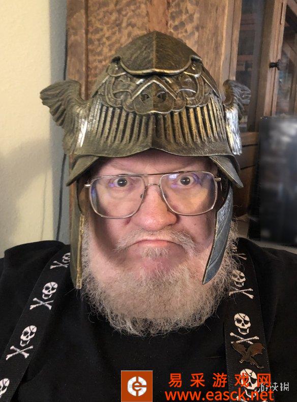 乔治马丁盛赞《艾尔登法环》:头戴女武神头盔亮相!