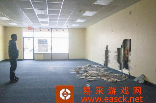 小偷在墙上打洞进入商店 偷走价值25万美元宝可梦卡片