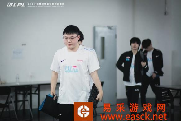 Uzi回应重返赛场：能打比赛很开心！并不在意外界评价