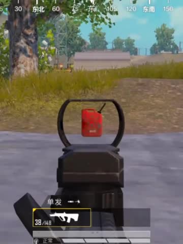 和平精英：空投枪对比，AUGVSGROZA，看看他们哪个威力更大？