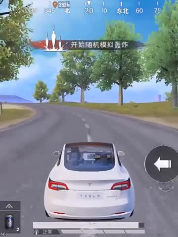 和平精英：驾驶轿车对比，女生VS男生，看看女生是什么样？