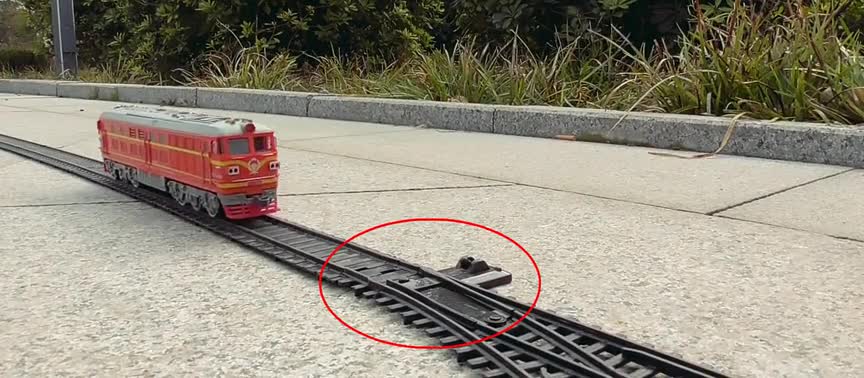 全程模拟火车停靠编组变线转轨增挂车厢作业行驶