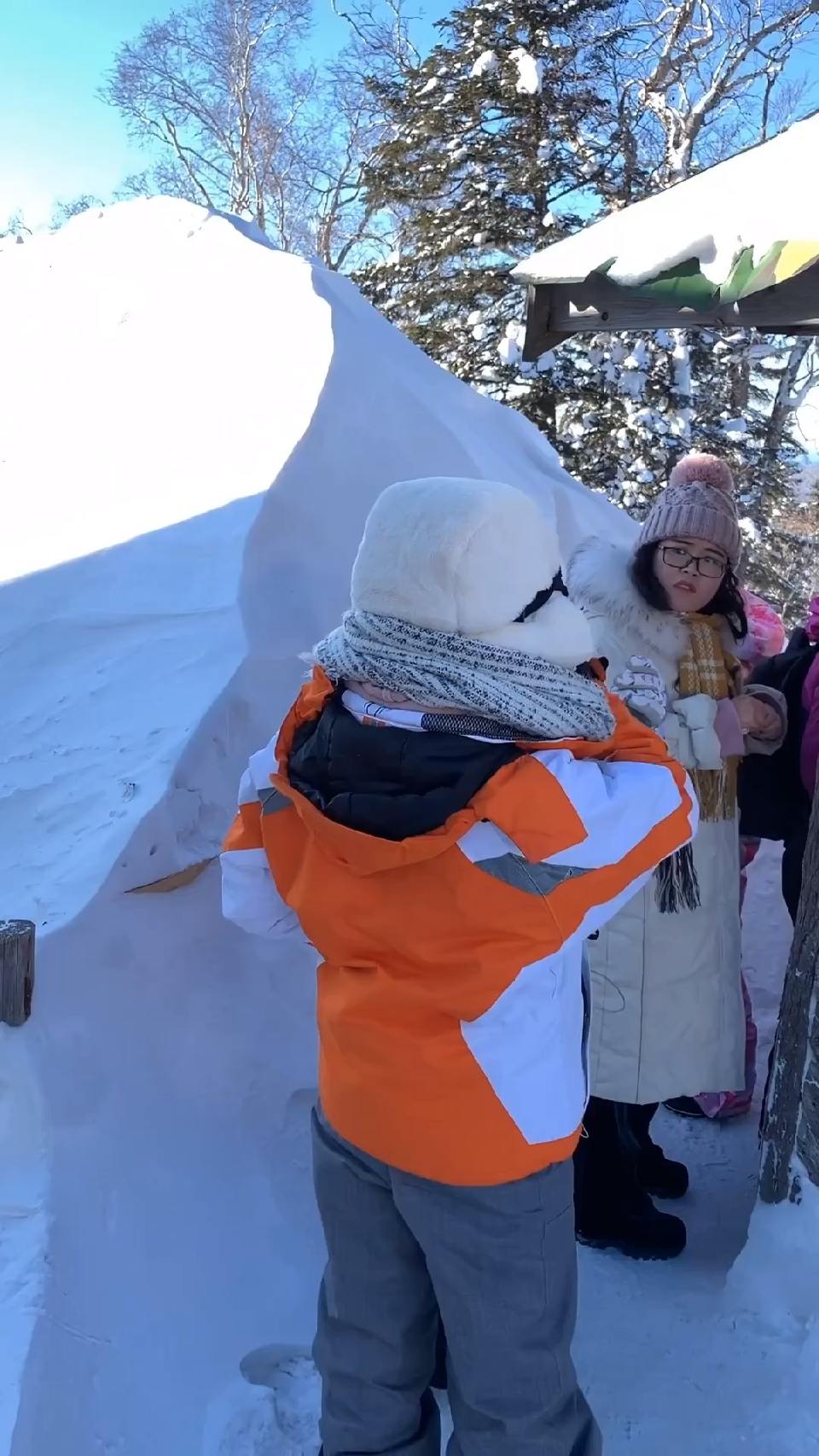 雪山的厕所居然长这样，这怎么蹲的下去