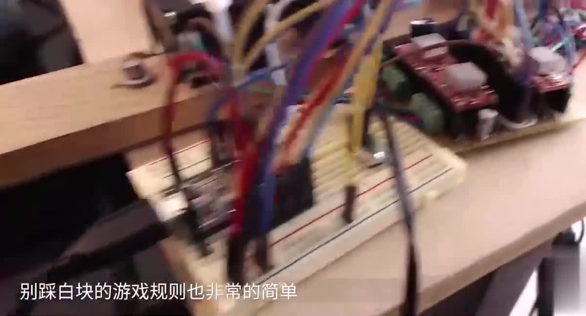 别踩白块“神级外挂”，全程加速0失误，物理操作就是厉害！