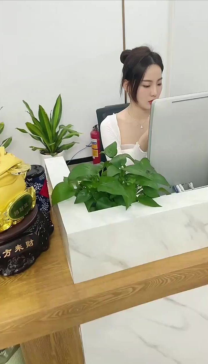 老板被sisi拿捏住的一天，也行吧！