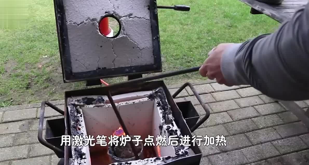 岩浆遇水能产生黑曜石？遇上温度更低的干冰，见证奇迹的时刻到了！