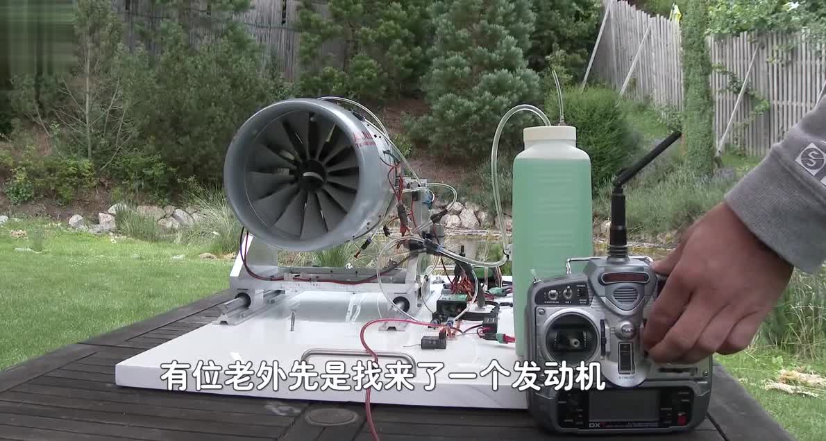 机票凭什么那么贵？老外用飞机引擎模拟，看到油耗量瞬间懂了