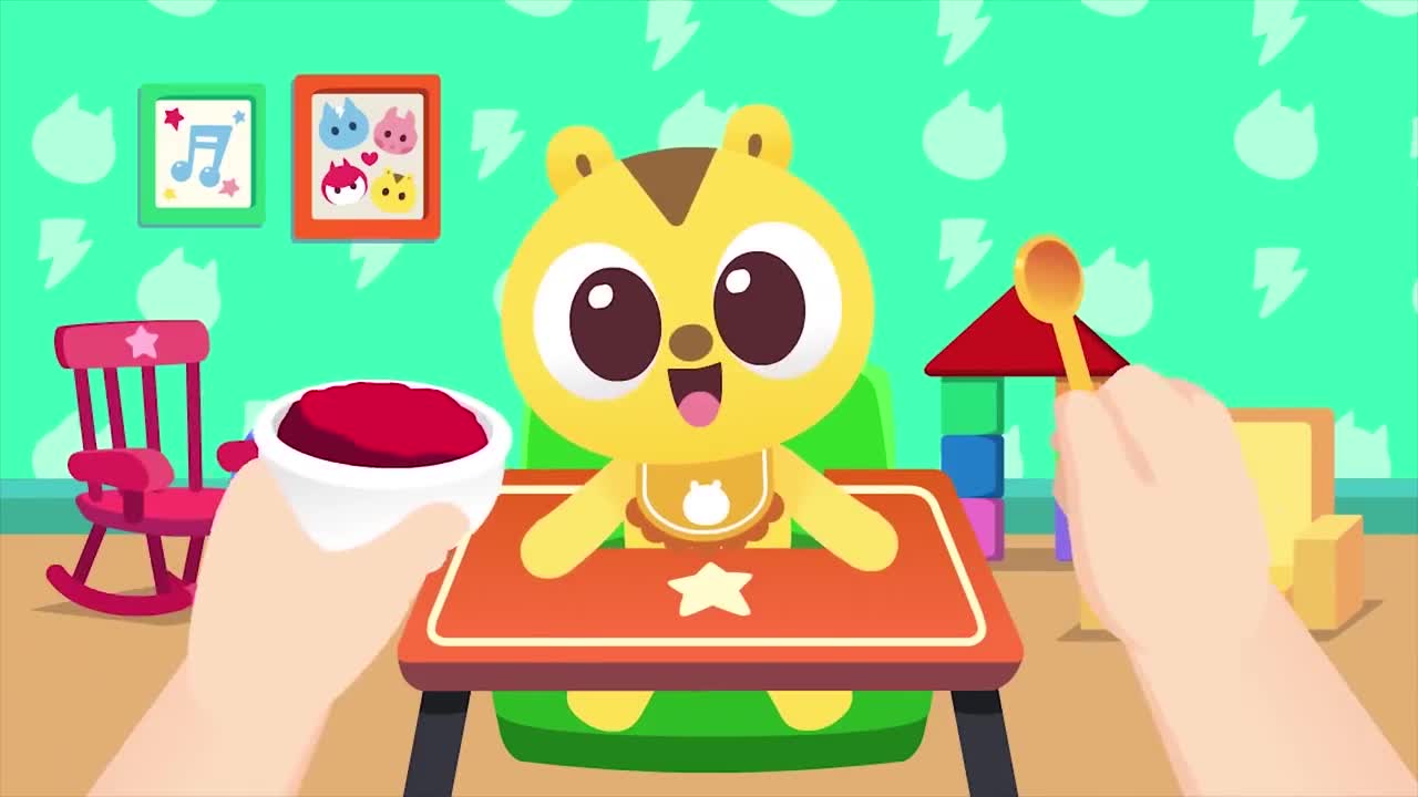 给麦克斯宝宝喂棕色的布丁【萌萌快乐园】