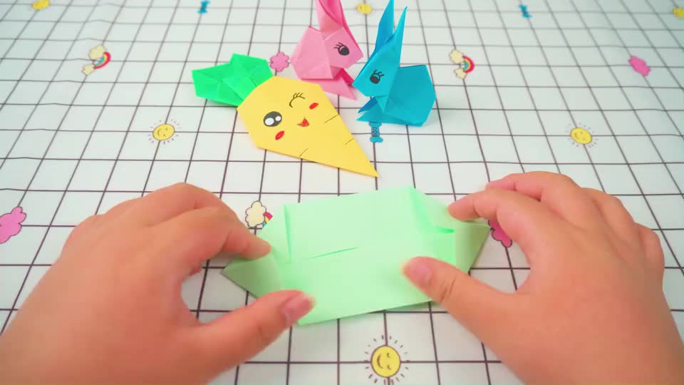 可爱的小兔子折纸教程来啦，一张纸就可以折好，一起折吧#折纸玩具