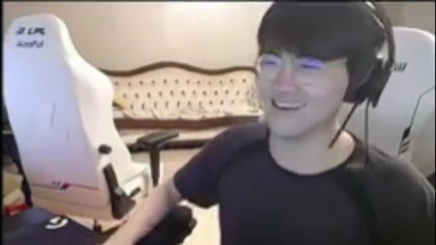 姿态与小虎Solo姿态这蒙多，小虎：被打失忆了吗