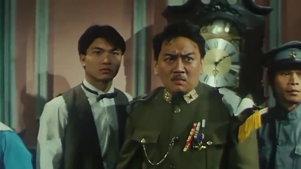 僵尸翻身：僵尸也认识大炮？看来这是一只见过世面的僵尸