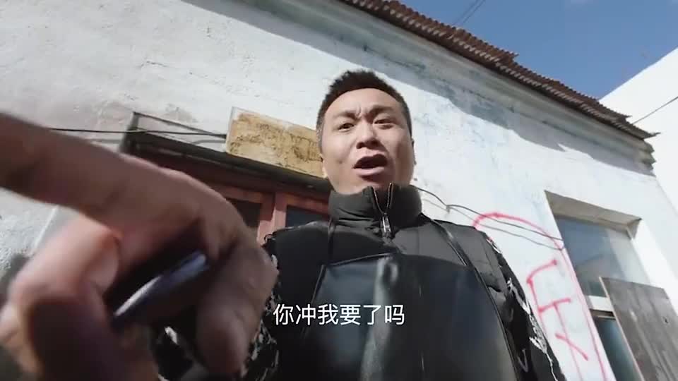 你俩干啥的，排号了吗？