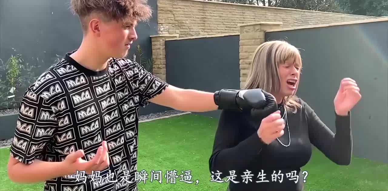 母子俩挑战真人版大富翁，赢家可获得10000美元，谁能更胜一筹？