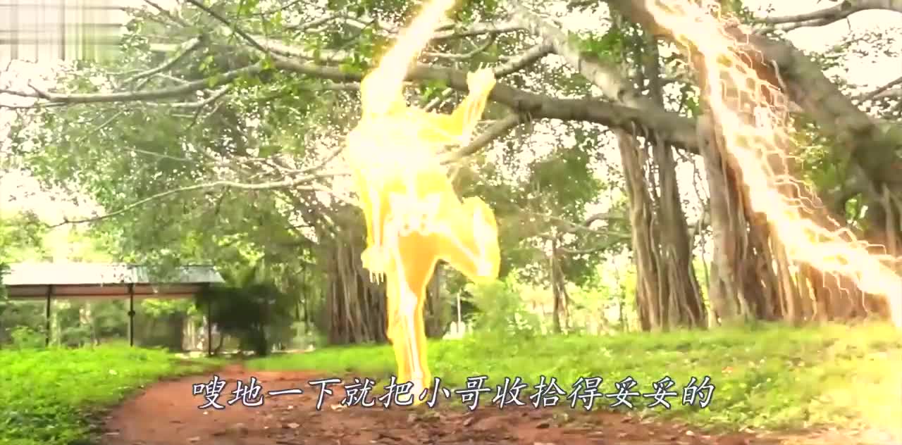 小哥意外收获一个精灵球，丢出去能抓住皮卡丘？简直玩嗨了