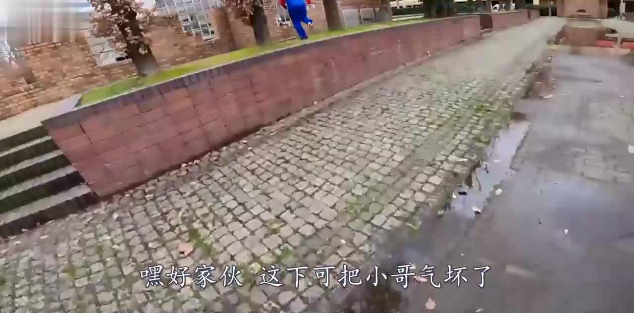 跑酷达人碰上马里奥，一路“飞檐走壁”，场面相当精彩！