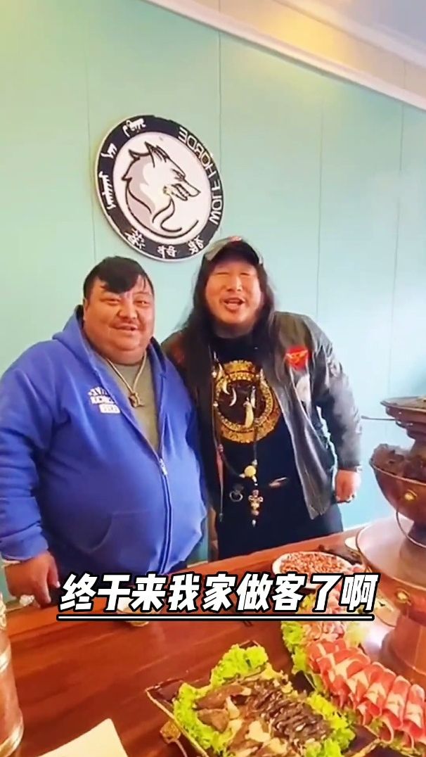 毛子哥：在大家千呼万唤之下，恩克兄弟终于来我家吃肉啦
