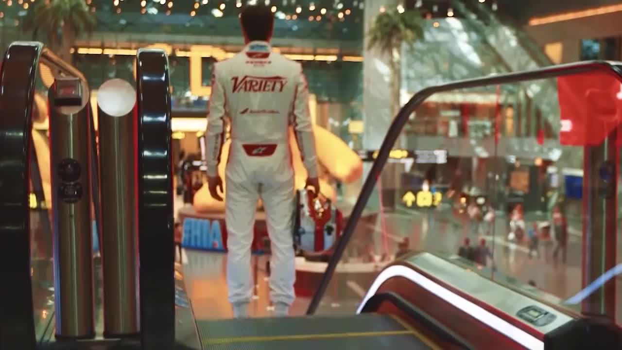 客机跟电动F1赛车比地面加速，飞机能否反超方程式赛车？