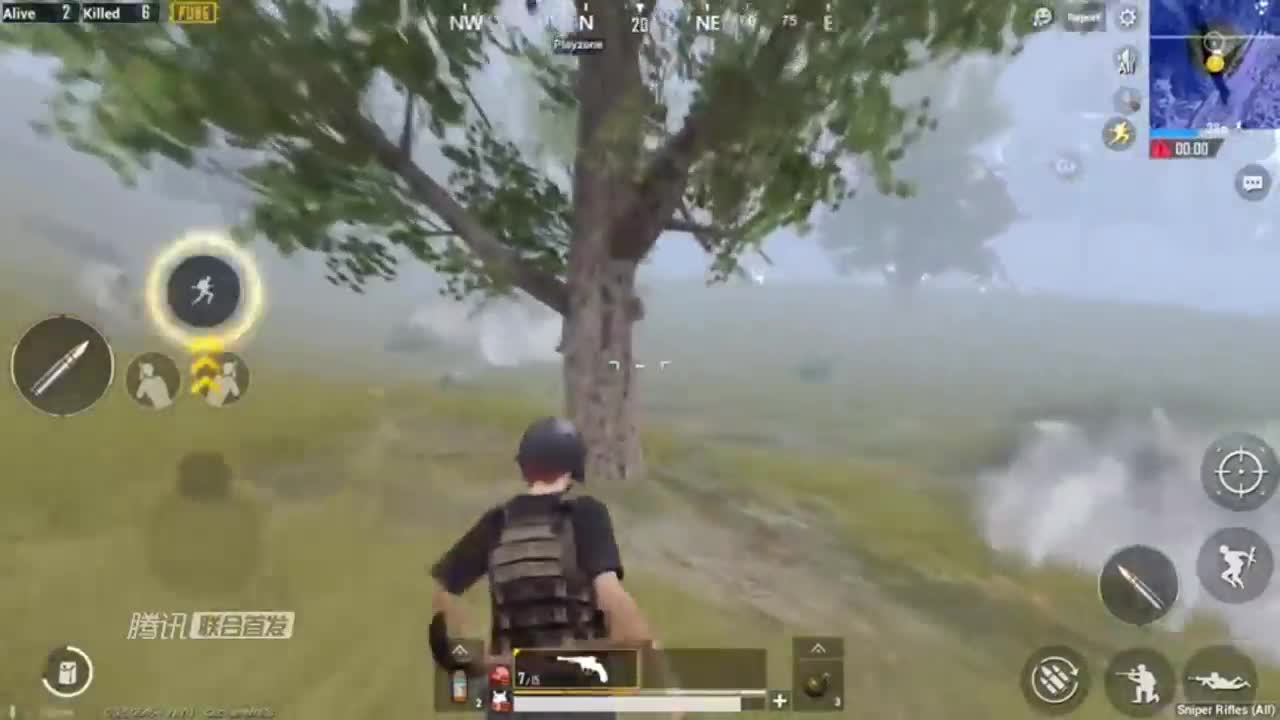 刺激战场：空手对战手枪玩家，3级头3级甲全打烂，对方：这人疯了？