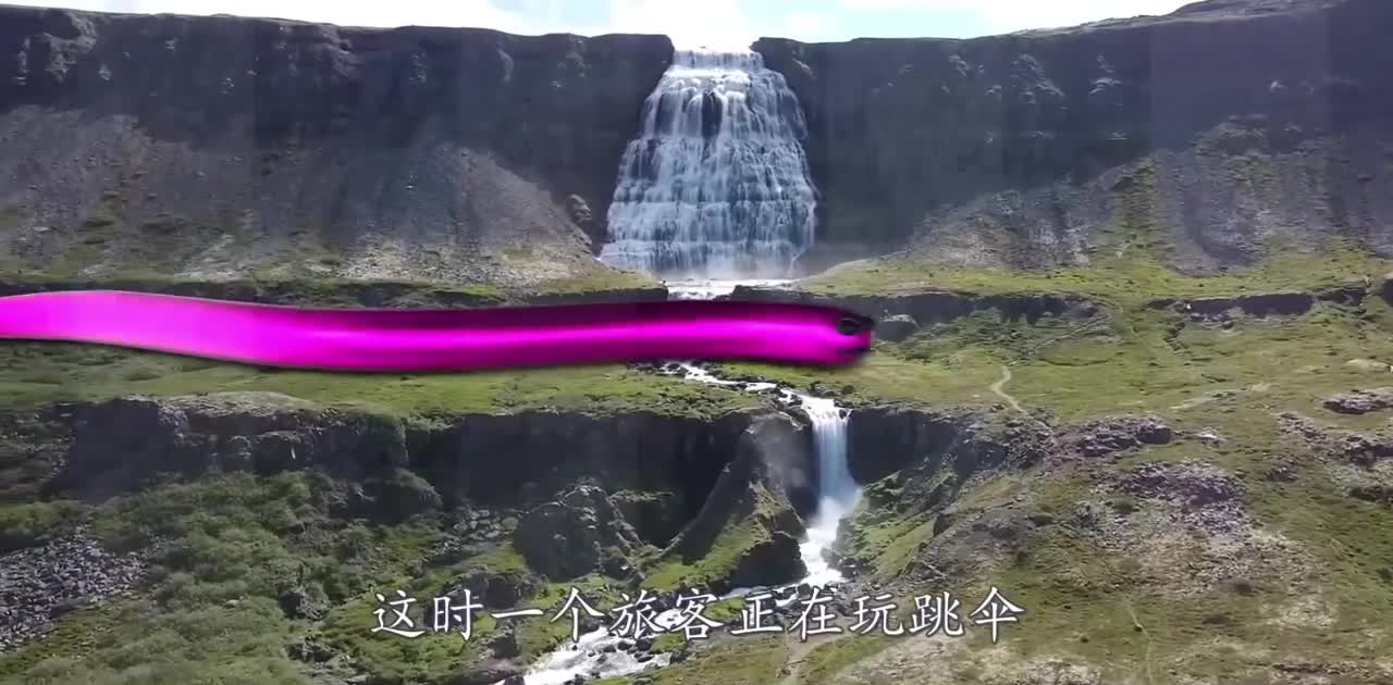当紫色贪吃蛇来到现实世界，会发生什么？画面堪比百万特效！