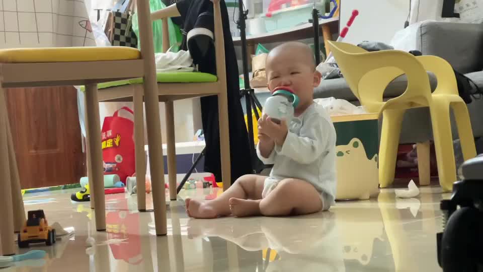 真讨厌，怎么可以偷拍我呢