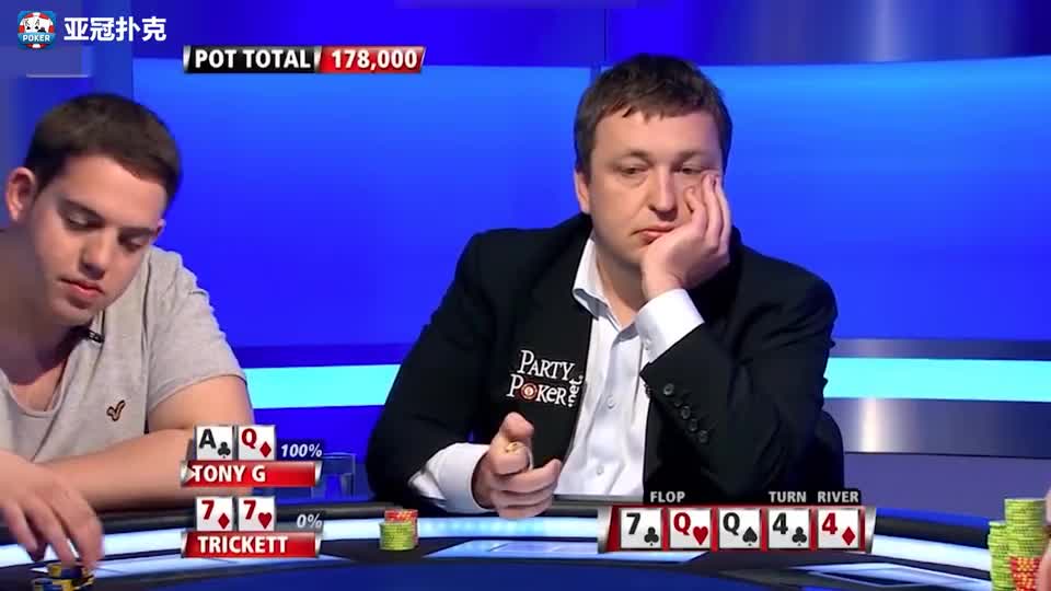 德州扑克：天葫芦VS明三条是不是很爽？发牌员说你别急！