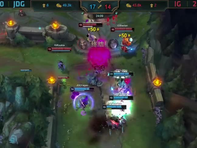 经典回顾：Theshy最离谱的一把吸血鬼，解说刚说装备太差，下一秒就瞬秒