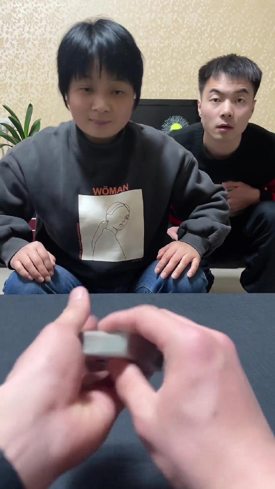 我妈发现这副扑克都是一样的会不会气炸？