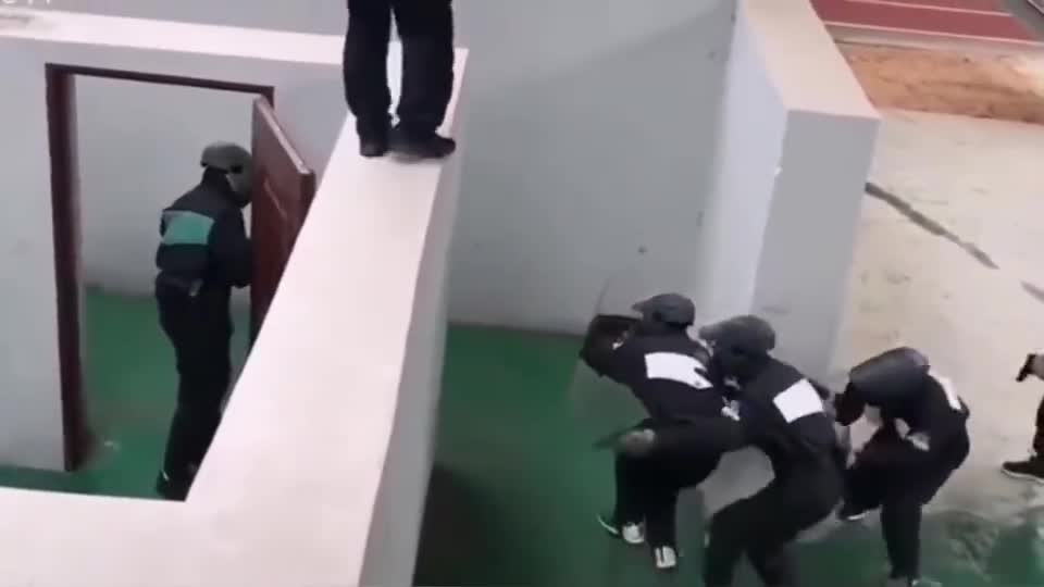 队友真的绝，回手淘。