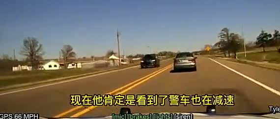 撞不停的福特福克斯，和美国警车上演疯狂公路GTA，警察一声长叹
