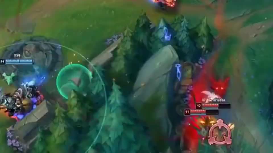 残血狼人抓住机会就跳人，不管是adc还是辅助，谁都跑不掉！