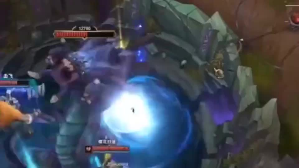 流浪将残血锐雯传送到龙坑拿五杀，这就是信任啊！