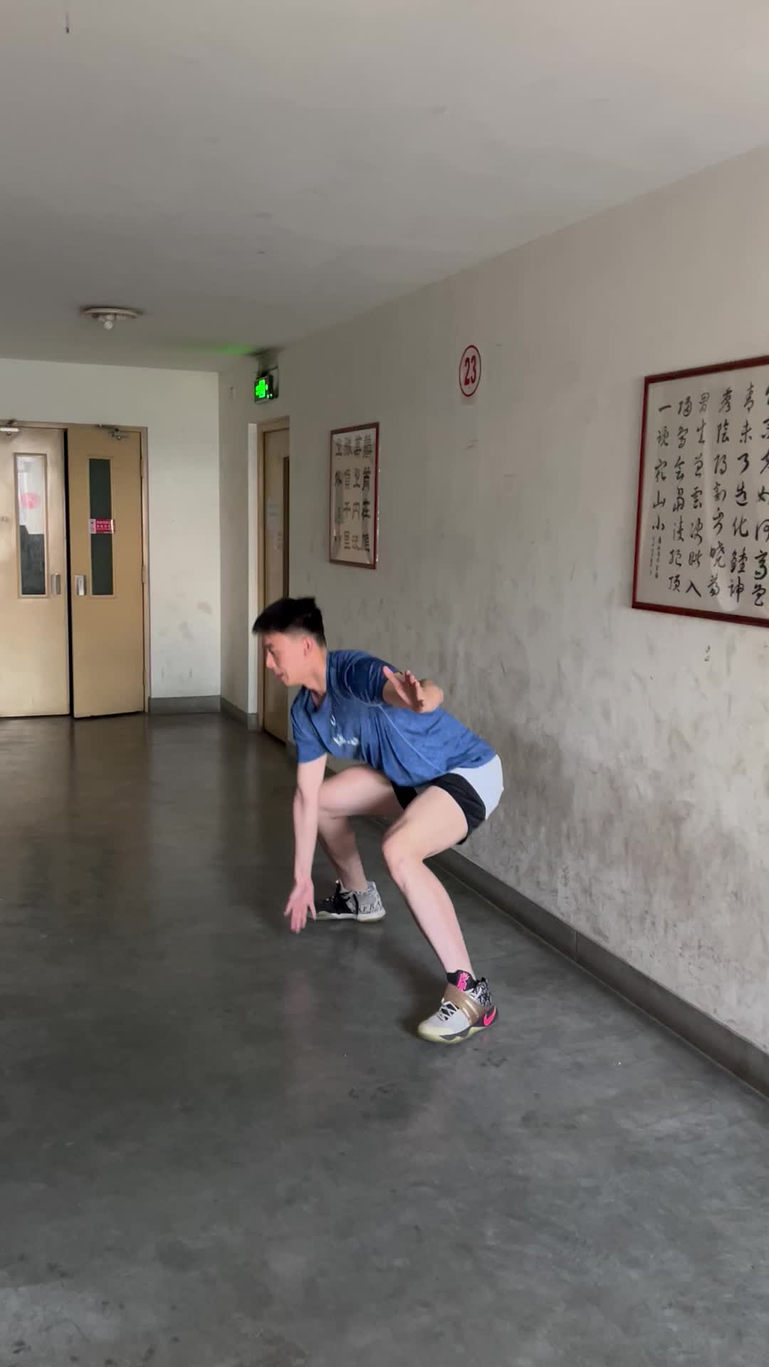 楼道里也可以联系哦
