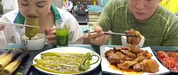 难怪他今天对我这么好，我就感觉有问题，光盘行动拒绝浪费