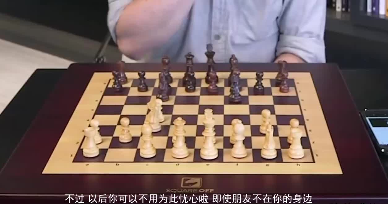 当人工智能用在下棋上，都不用手动移棋子了！