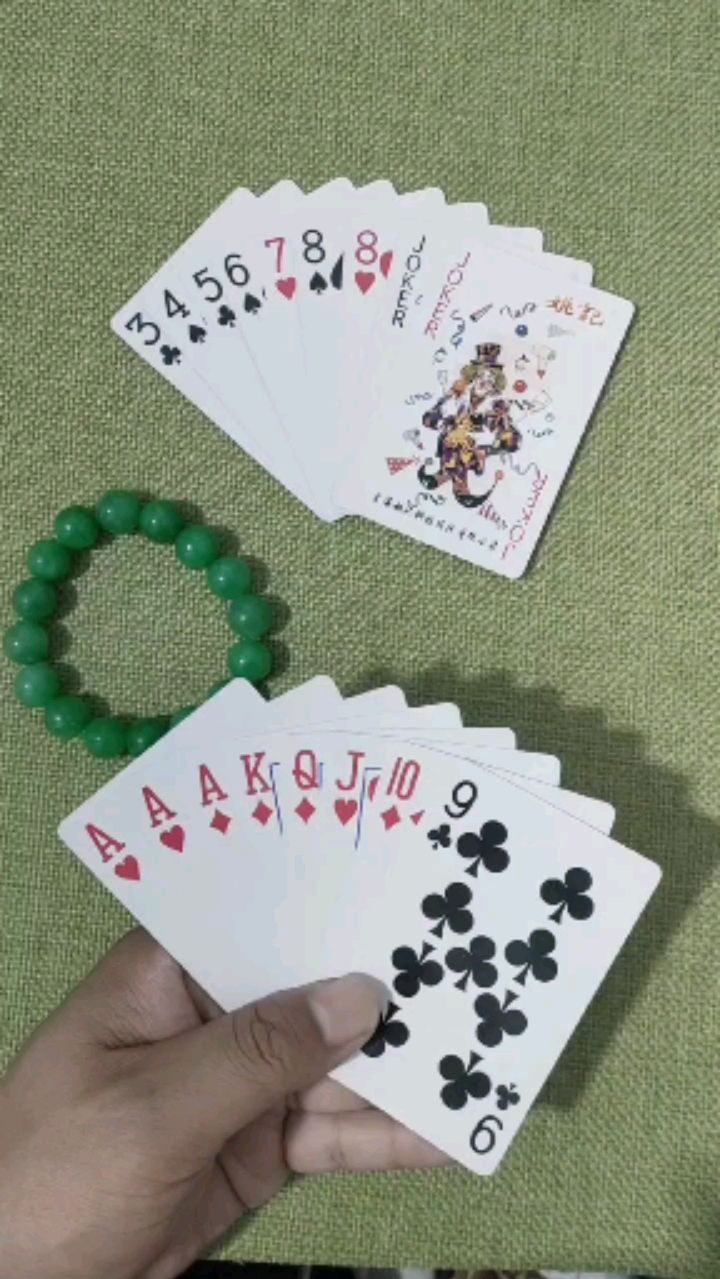 这牌你会怎么出呢？反正难赢