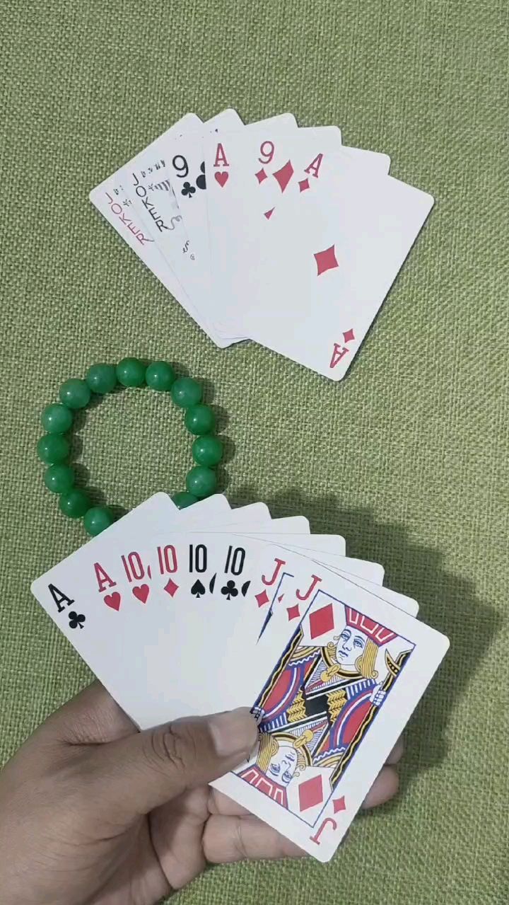 想来想去这牌唯独出个勾能赢，没别的打法