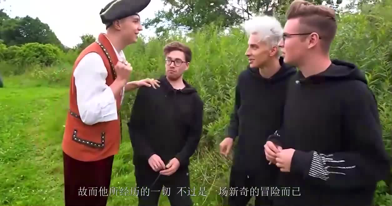 作死小哥体验荒岛求生，竟挖掘出个“宝藏”，趣味冒险太好玩了！