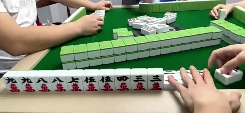 一片飘红！高估了下家的牌！两集连播！