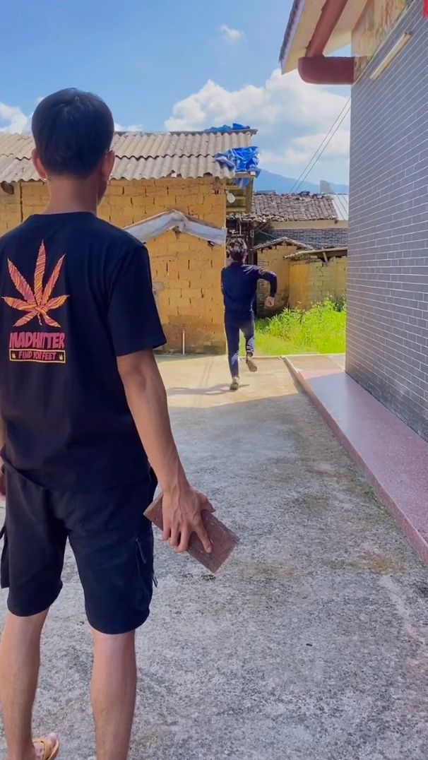 带上武器砖治不服！