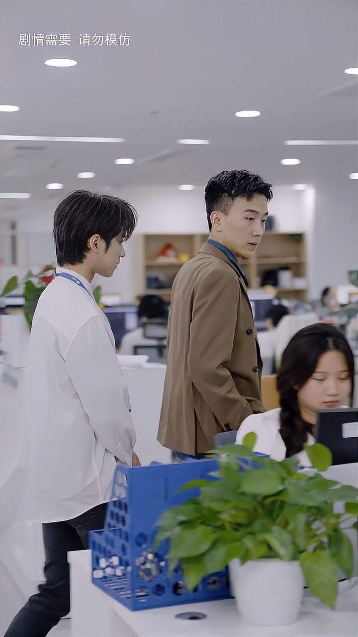 以为新来的就好欺负？不曾想他竟然是隐藏的大佬