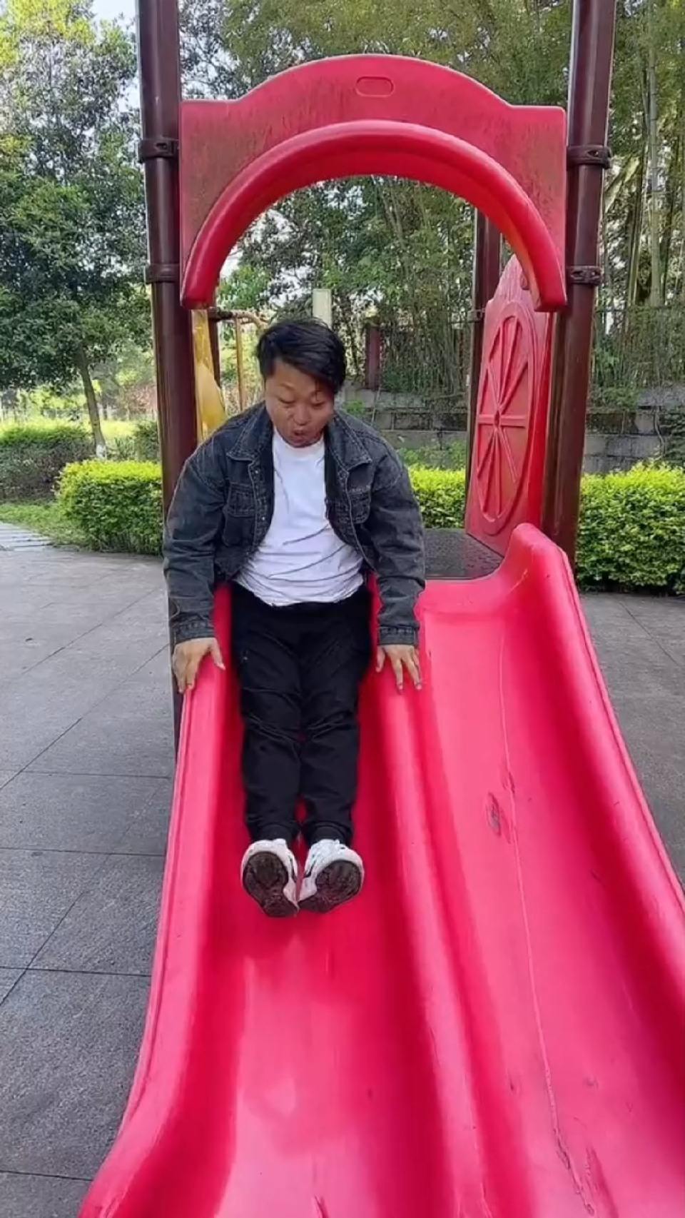 #风起小视频新手计划#天王盖地虎，你不是我们小区的