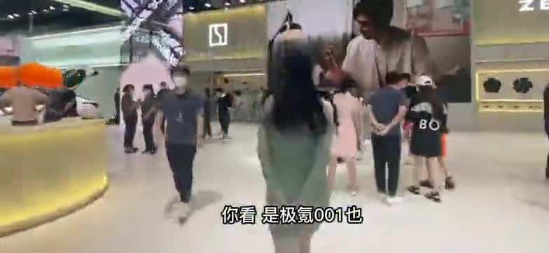 女友爱不释手，极氪001为何有如此魅力？