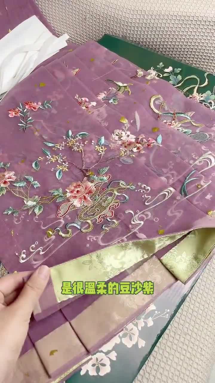 弱冠年华最是好，轻蹄快马，看尽天涯花