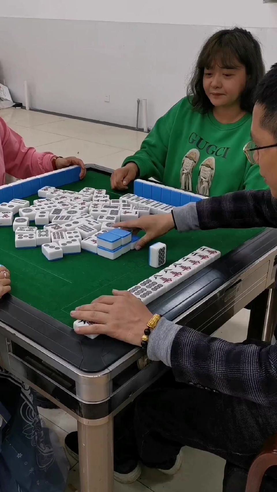 懂四川麻将的朋友来帮我评评理这个牌怎么算