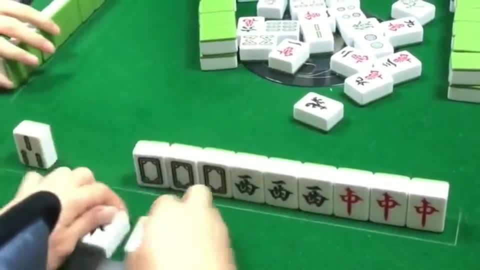 你以为杠多就能胡大牌，这把牌知道胡啥吗？