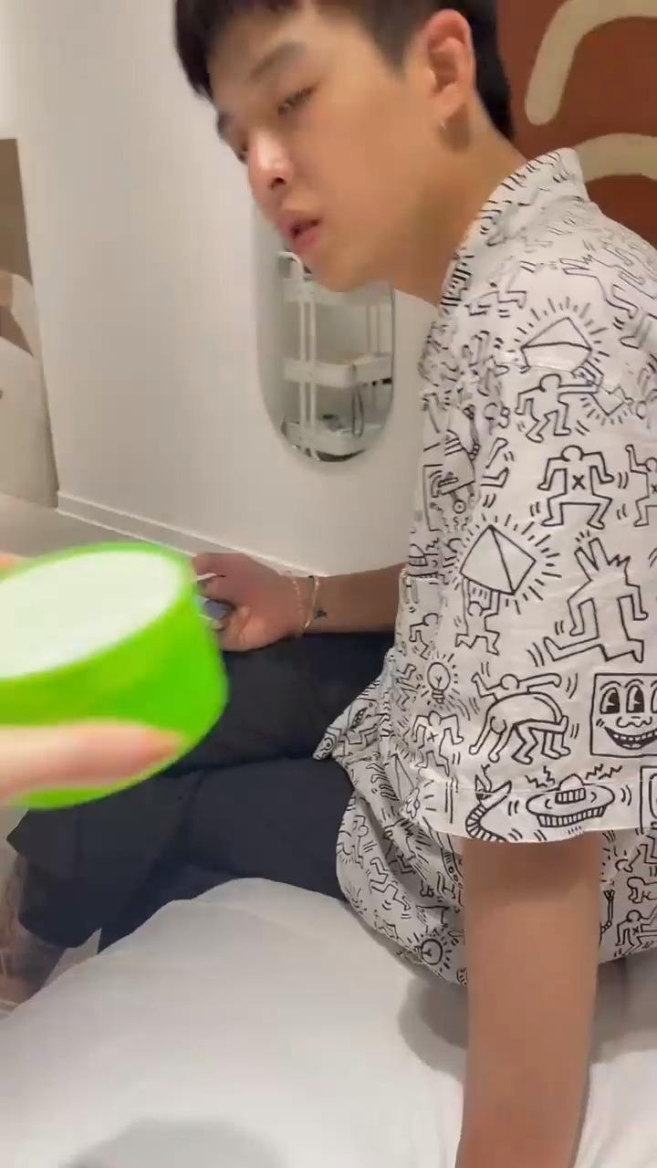 给大家表演一个隔空取物～老杰弟弟小白和橙子情侣日常