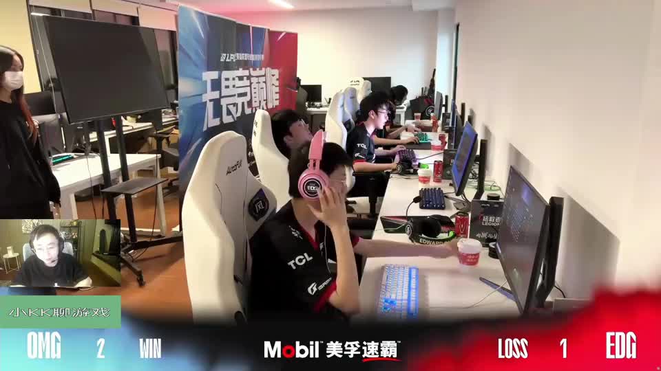 各解说看OMG二比一击败EDG，UZI懵了，猫皇：得来一首星球之光了