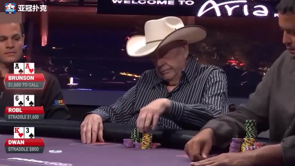 德州扑克：德州教父级人物也晕头了，AA撞钢板了还加注对手