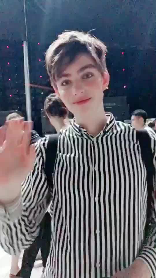 再来一波舔到爆炸的小哥哥，送给你们舔屏^_^