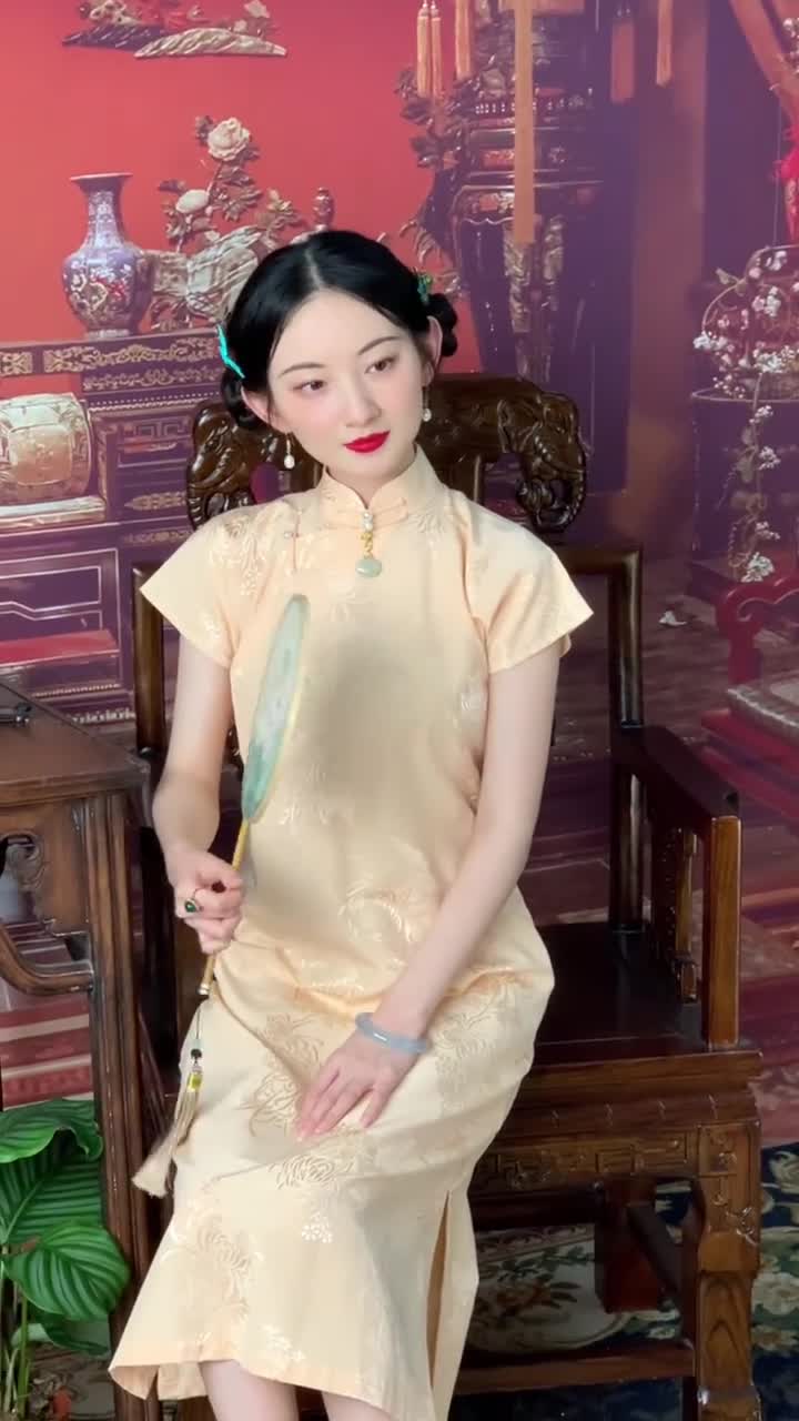 大家好 旁边那个比我丑的是我朋友 嘻嘻